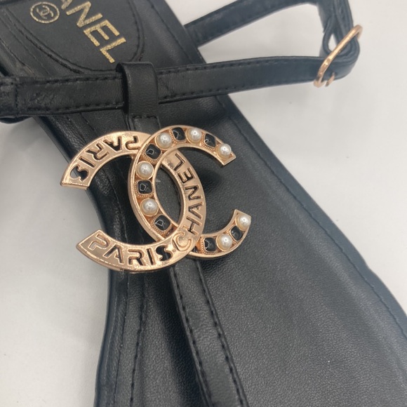 Chanel Black and Gold Sandals with Minimalist Design - Picture 3 of 7